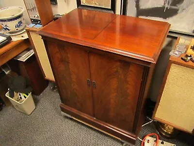 Magnavox Georgian Radio/Phono Console • $50