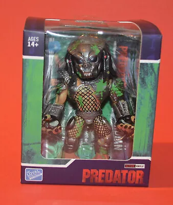 Loyal Subjects PREDATOR (8cm) 3  Figure / Guardian BATTLE DAMAGE (Window Box) • £10