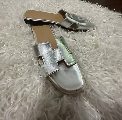 Hermes Silver Leather Oran H Slide Sandals Sz 39 • $500