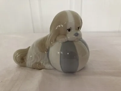 Valencia Porcelain Dog With Ball • £4