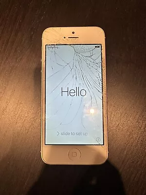 Apple IPhone 5 - 16 GB - White/Silver (AT&T) • $1