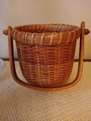 Tan  Round Woven Basket With Handle. Vintage And Cute • $14.99
