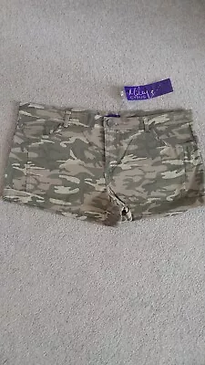 Miley Cyrus Junior Shorts • $15