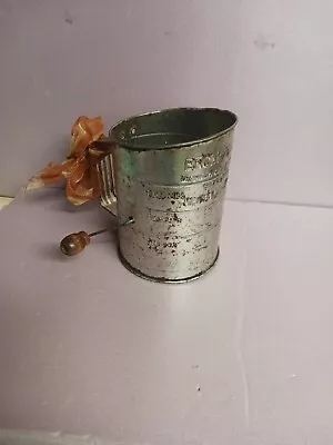 Vintage/Pre-Owned*Bromwell's 3 Cup Measuring Flour Sifter W/Wood Handle • $8