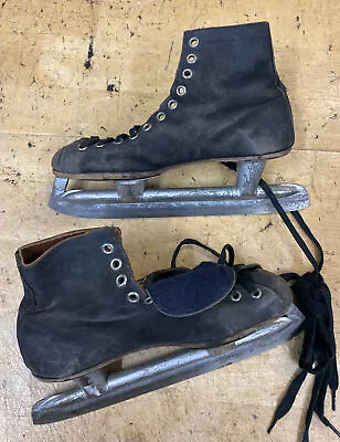 VINTAGE ICE HOCKEY SKATES Suade • $40