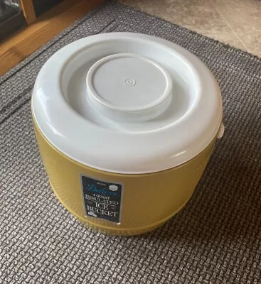 Vintage Deluxe 4 Qt INSULATED Ice Bucket W/ LId; Bee Plastics; Excellent Condit • $15.70