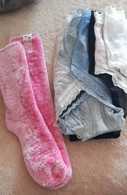 £5 • Buy M&S  5 Pack Knickers Midi Lace Size 12 And Bed Socks One Size. Brand New