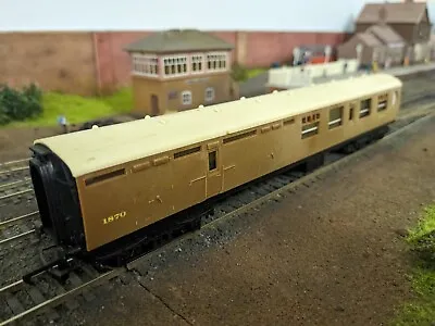 Hornby LNER Thompson Composite Coach In LNER Teak 1010 OO Gauge • £8.74