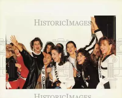 1992 Press Photo Miss USA Pageant Contestants Sing Karaoke In Wichita Kansas • $19.88