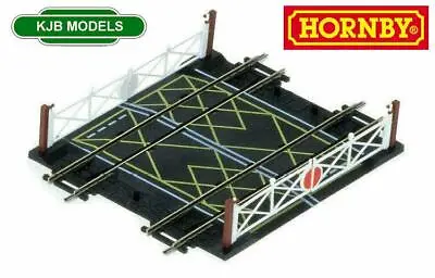 BNIB OO Gauge Hornby R636 Double Track Level Crossing • £33.50