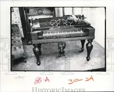 1977 Press Photo 19th Century Melodeon At Old River Road Gallery In The Flats • $15.99