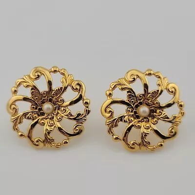 Vtg 1993 Avon Gold Tone Flower Blossom Pierced Earrings • $7.99