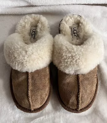 UGG Kid's Suede & Sheepskin Slide Scuff Shoes Chestnut Size 1 • $24