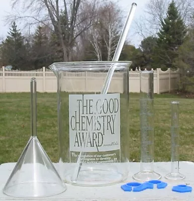 Vtg 2000 Ml Beaker Graduated Cylinder Doerr Glass Chemistry Lot Pyrex Funnel Old • $54.95