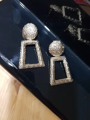 £2.99 • Buy 60's Style Gold Tone Drop Earrings Pierced