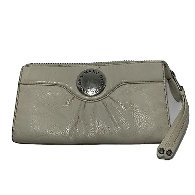 Marc By Marc Jacobs Pebbled Leather Tri-fold Clutch Wallet Beige • $35