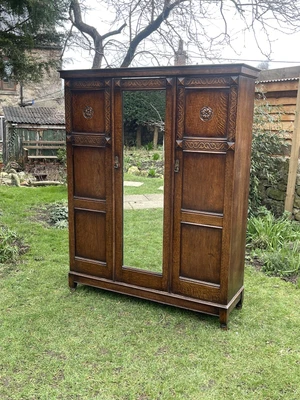 £345 • Buy Antique Oak Edwardian Carved Triple Wardrobe With Linen Press Shelves