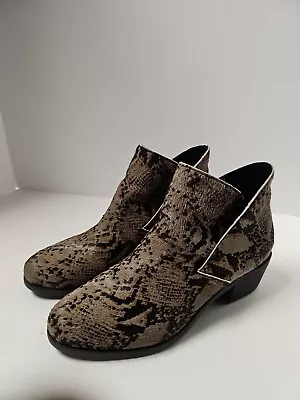 Me Too Faux Snake Calf Hair Ankle Boots Size 9M Women's  • $20.50