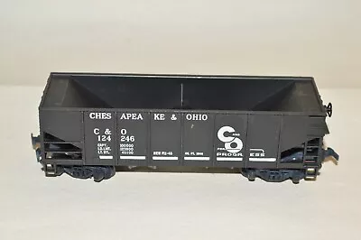 HO Scale Tyco Chesapeake & Ohio Ry 2 Bay Operating Unloading Ore Coal Hopper Car • $4.25