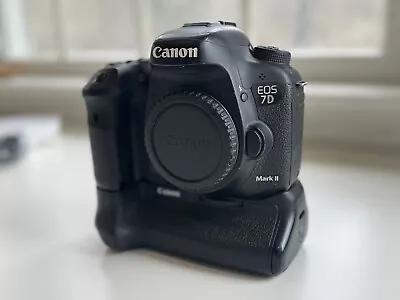 Canon APS-C DSLR EOS 7D Mark II Camera 20.2MP With Battery Grip • $400