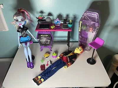 Monster High Home Ick Abbey Bominable And Heath Burns Playset • $80