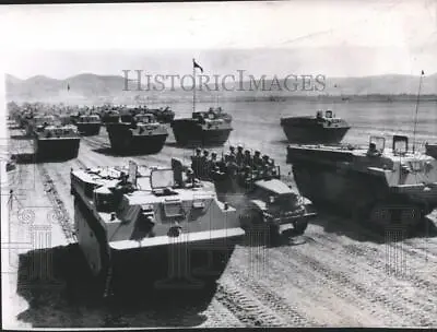 Press Photo United States Marines Landing In Tanks. - Spb11990 • $19.99