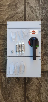 £125 • Buy Wylex  3 Pole + Neutral 100amp Switched Fused Isolator