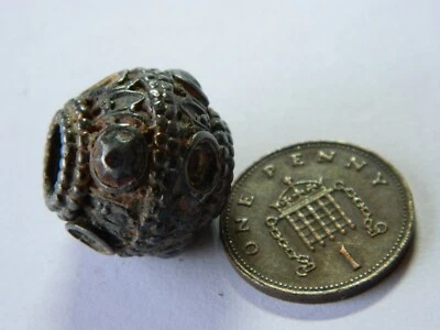 Un Researched Post Medieval Silver & Glass Bead Pendant Metal Detecting Detector • £5.50