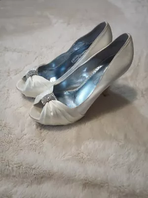 Vtg. Michaelangelo Ivory Satin Wedding Shoes Women Sz 8 Diamonds White • $9.60