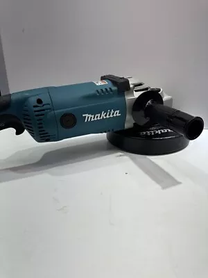 Makita GA7021 7-Inch 15.0 Amp Ergonomic AC/DC Tool-Less Corded Angle Grinder • $109.99