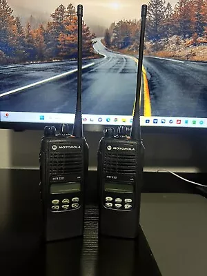 Motorola HT1250 UHF 450- 520 MHz W/ PROGRAMMING • $168