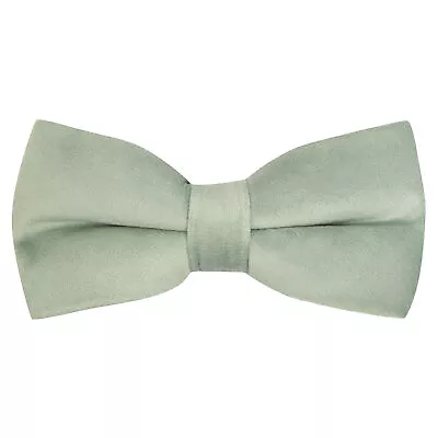 Luxury Pale Green Velvet Bow Tie • £11.99