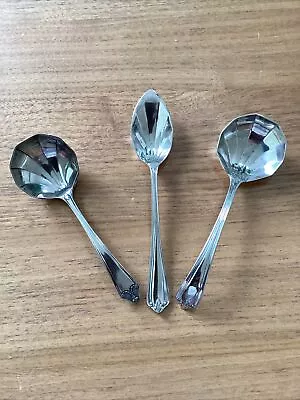 Vintage James Walker Ltd. The London Jewelers Shell Shaped Spoons Silver Plated • £7.99
