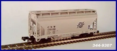 JnJ TRAINS N SCALE RTR #9307. CNW 35' 2 BAY CTRFL GRAY W/CASE END MARKING • $10