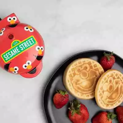 Uncanny Brands Sesame Street Elmo Mini Waffle Maker • $34.99