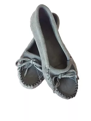 Minnetonka Shoes Womens 7.5 Kilty Hardsole Moccasin Grey Suede Slip On Flats 409 • $24.99