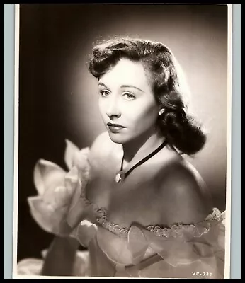 VERA RALSTON STYLISH POSE STUNNING PORTRAIT 1940s ORIGINAL VINTAGE PHOTO 508 • $19.99