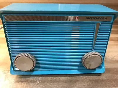 VINTAGE MOTOROLA TURQUOISE MINI TABLETOP TUBE RADIO 50'S TESTED WORKING WoW!! • $65