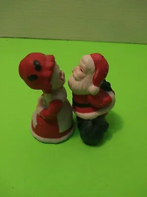 Mr And Mrs Kissing Santa Claus Salt And Pepper Shakers • $6.97