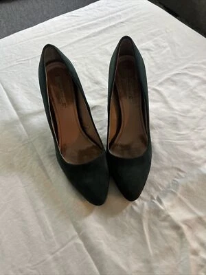 $12 • Buy Zara Green Suede Pumps Size 41 Pointed Toe High Heels