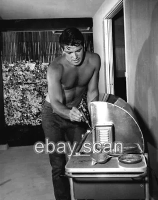 Van Williams At Home   Barechested Beefcake   8x10 Photo 133 • $14.99