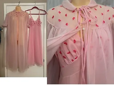 RARE Vtg EMBROIDERED LIPS NIGHTGOWN Double CHIFFON PEIGNOIR ROBE Set Nylon Tempo • $149.99