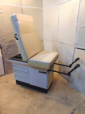 $499.99 • Buy Midmark 404 Exam Chair With Stirups - In Good Working Condition  S4604