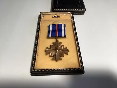 Wwii Army Air Corps Distinguished Flying Cross Medal Ribbon Bar Lapel Case Ww2 • $157