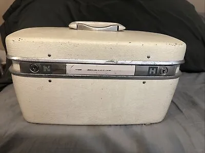 Vintage American Royal Traveler Train Case Carry On Luggage Overnight • $29.95