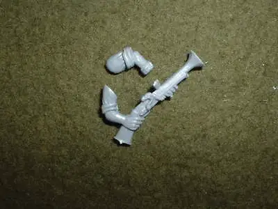 Warhammer - Mordheim  Empire Free Peoples Militia Blunderbuss & Gunners Arms. • £2.50