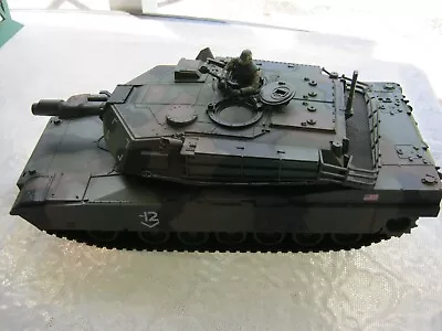 Unimax 12 Tank 1:18 Scale 2007 TTJ080 • $47.99