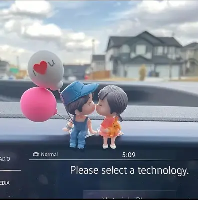 Cute Couple Action Figurines Balloons Ornaments For Car Dashboard Decor  • £3.99