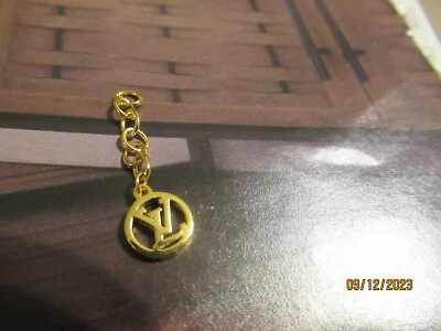 $19.99 • Buy LOUIS VUITTON LV   ZIPPER PULL CHARM GOLD Tone Metal , 9mm SMALL
