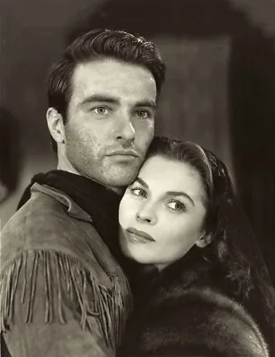 Red River 1948 Montgomery Clift Joanne Dru Embracing Photo - CL1897 • $15.98